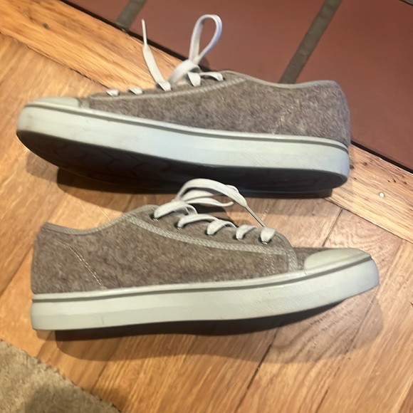 Women’s keens size 9 - Picture 3 of 7